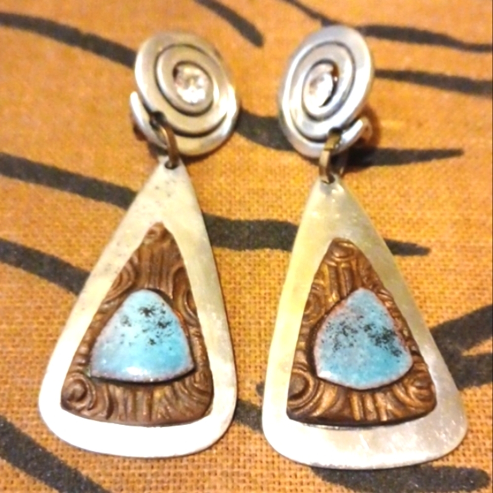Vintage!Vintage! Cache!Silver with turquoise earrings! Clip on